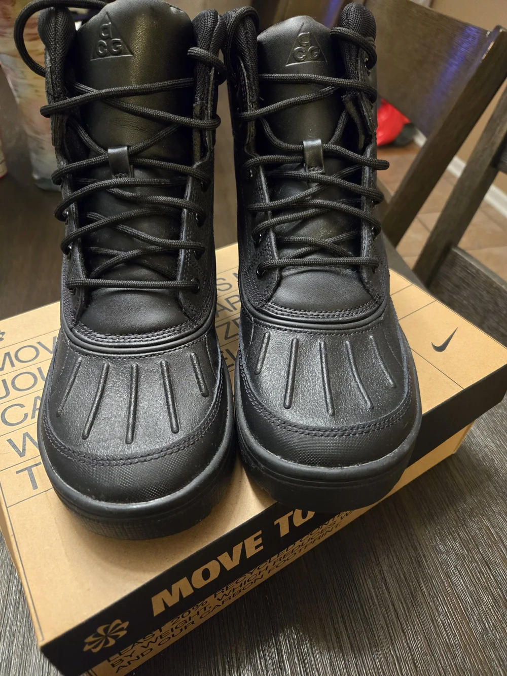 Nike Big KIDS Black High-Top Lace-Up Boots
